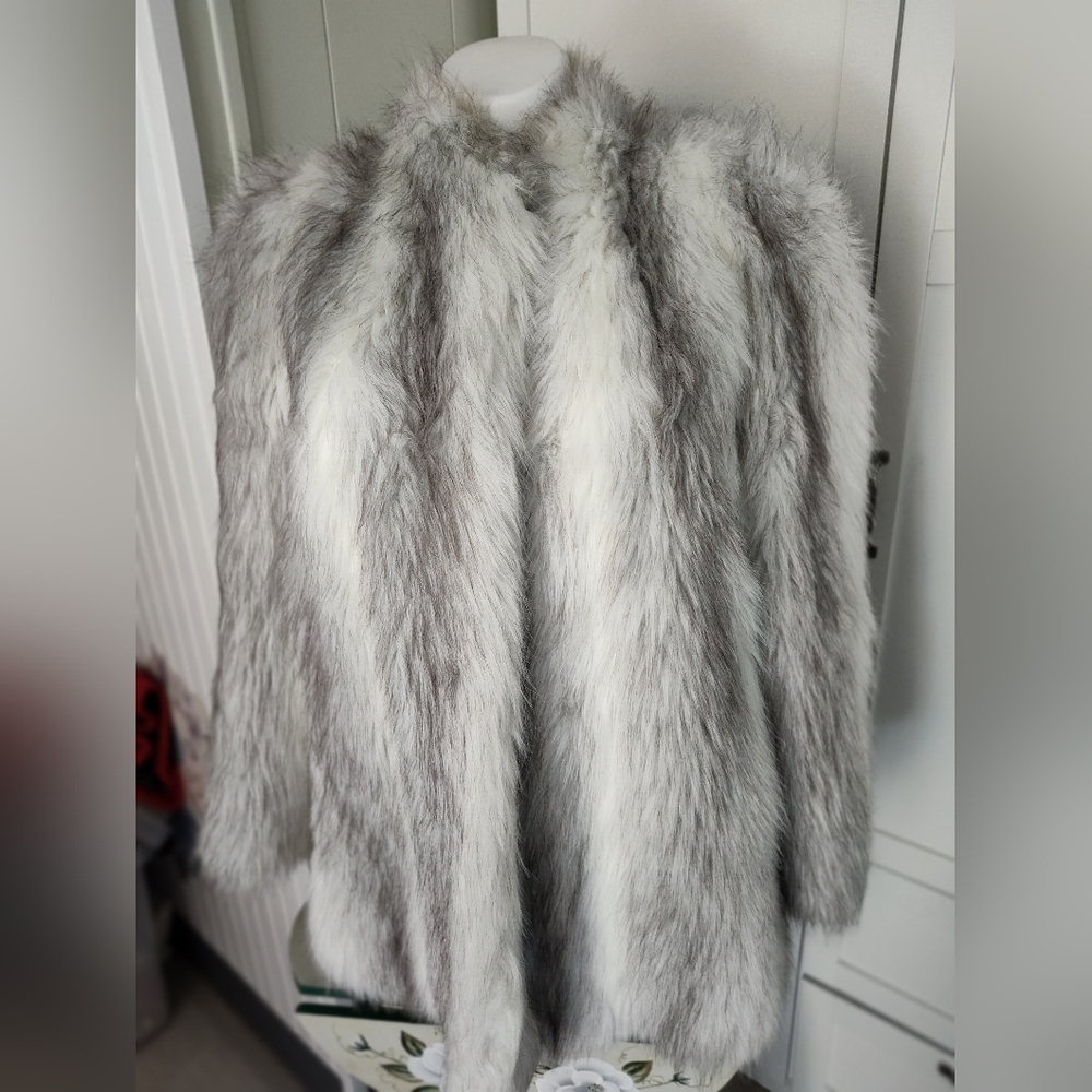 Casper Faux Fur Thigh Length Unworn Cond Warm Cozy Size Large 10/12 Stunning